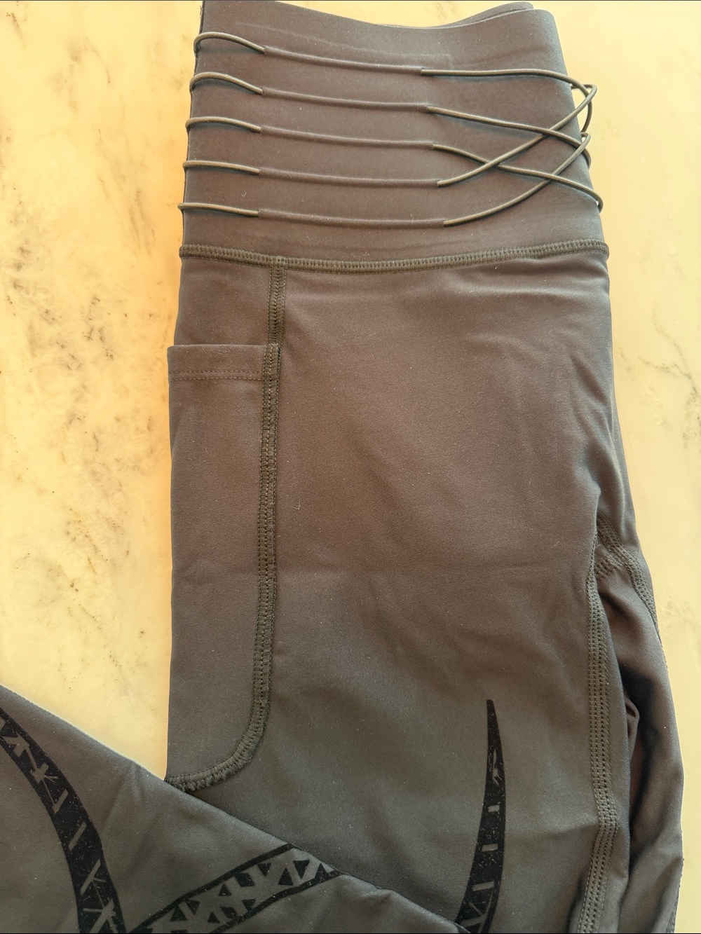 Performance Leggings with Subtle Graphic , elastic bands for tight waist..NWOT - Picture 4 of 6